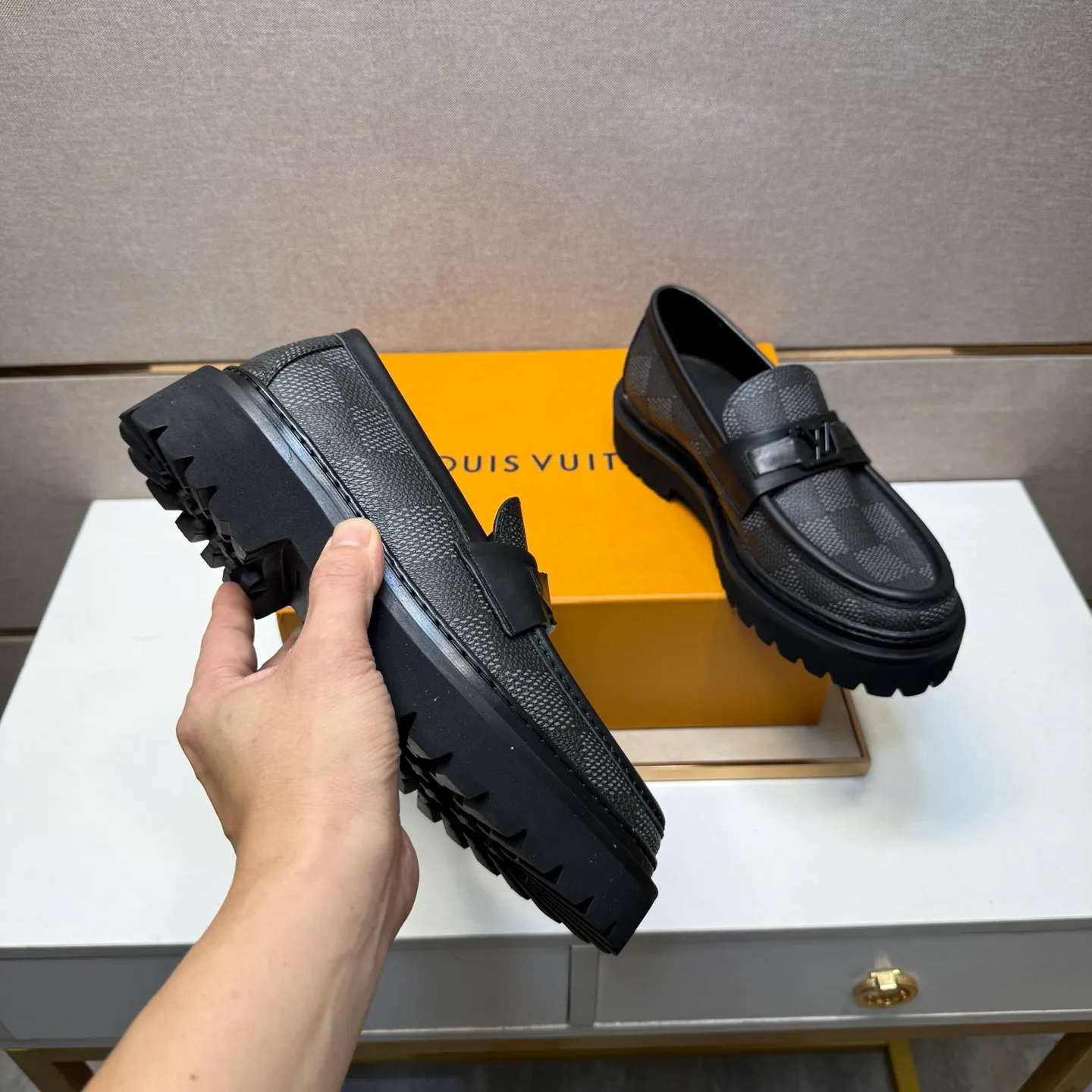 Men's men's shoes 💰pp620【Lv～】Men's casual leather shoes 2025z cabinet sales simultaneously 🔶Size: 39-44 #️⃣ 🔷3 colors🔜The upper is made of cowhide stitching ➕Cowhide lining, comfortable and breathable, sole: original comfortable and wear-resistant outsole, ⚠️real thing📱photographed🎬real thing is better📢📢📢